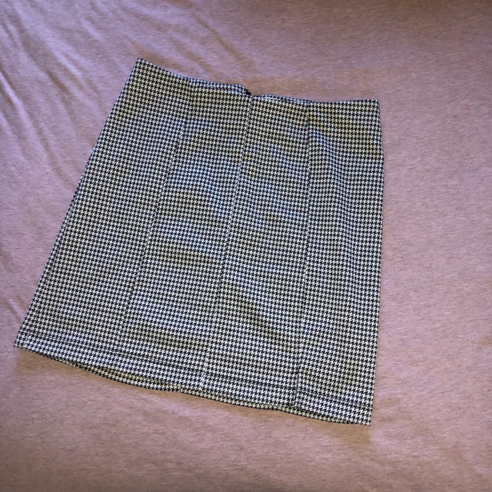 Houndstooth Mini Skirt — XS